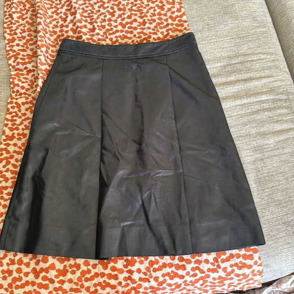 Tory Burch size 6 black shimmer skirt midi pleated flattering - Picture 7 of 13